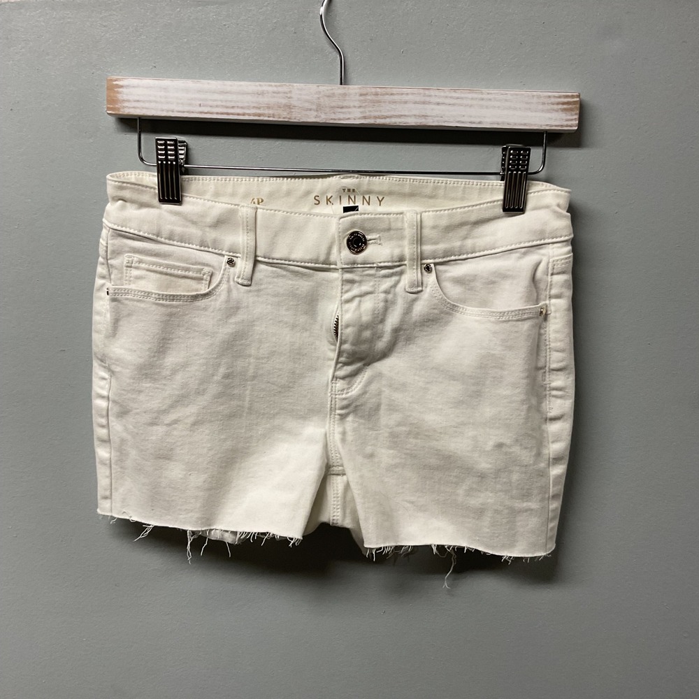 White House Black Market The Skinny Shorts‎ Womens 4P White Mid Rise Raw Hem